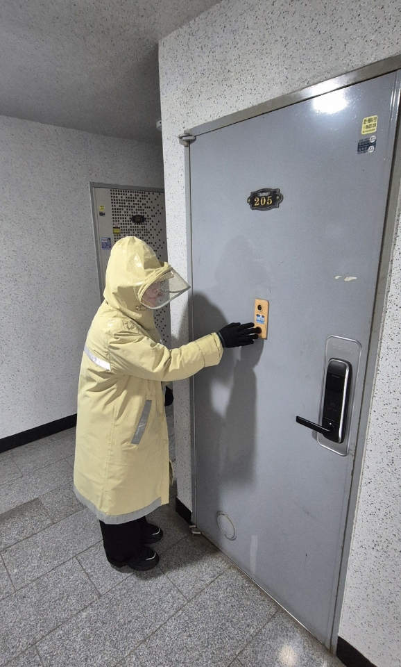 연수구는 사회적 고립 가구의 안전을 살피고 고독사 위험을 예방하기 위해 사랑의 음료 지원사업을 400가구 규모로 추진한다